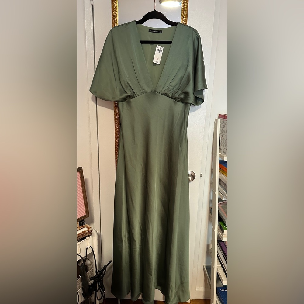 Abercrombie & Fitch flutter sleeve gown